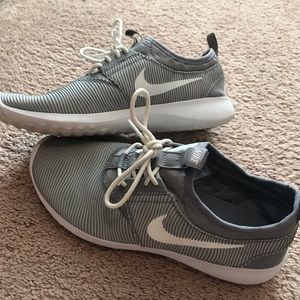 Nike tennis shoes